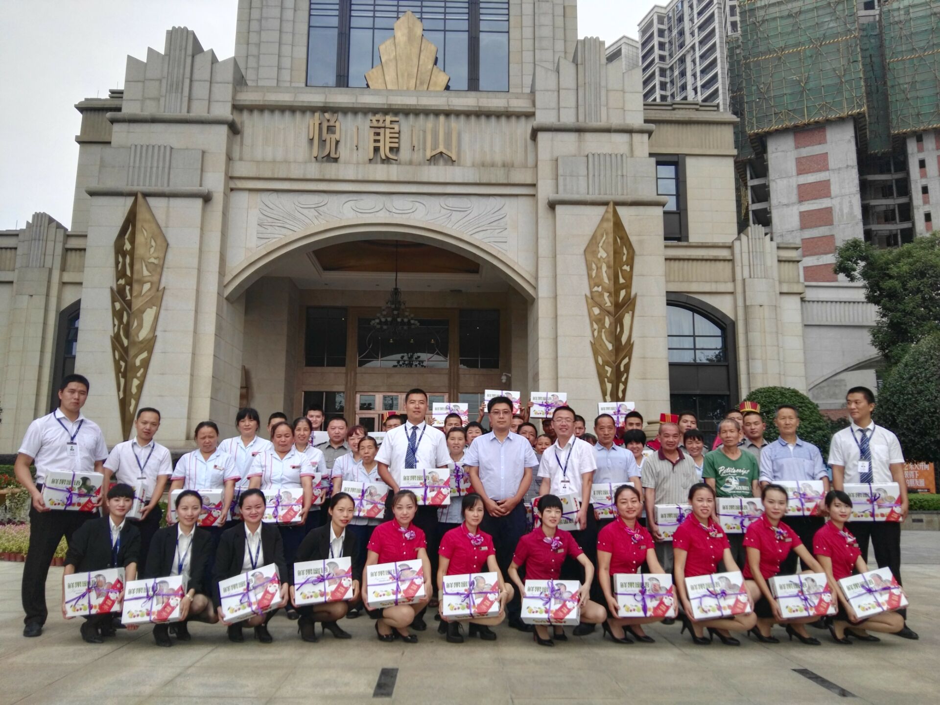 中秋佳節贈深情— 四川四川青年置業有限公司祝全體員工中秋佳節快樂